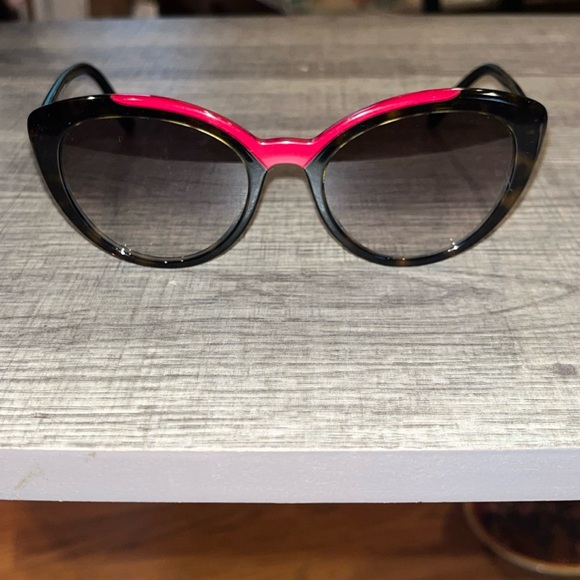 Prada SPR02V cat eye tortoise shell sunglasses Gradient lenses AUTHENTIC! - Picture 1 of 9